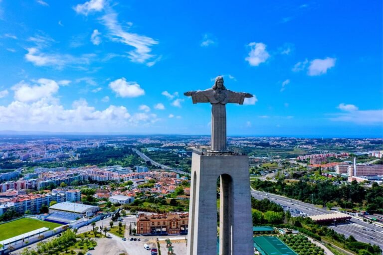 The Christ the King monument is located in the city of Almada